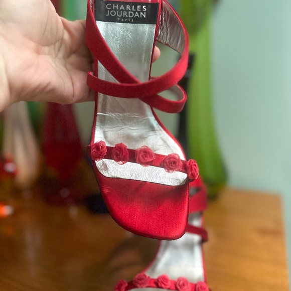 Vintage Red Charles Jourdan Paris Strappy Satin Sandals Heels Size 6 1/2 Roses - Picture 10 of 13
